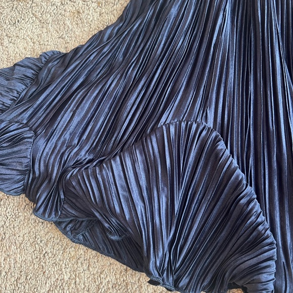 Bishop + young skirt - Picture 4 of 5